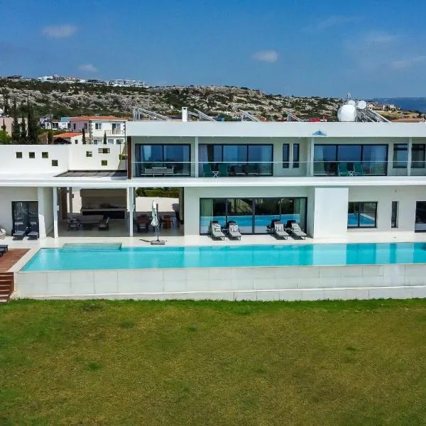 J&C Villa Resort Seacave, ξενοδοχείο στην Πάφο