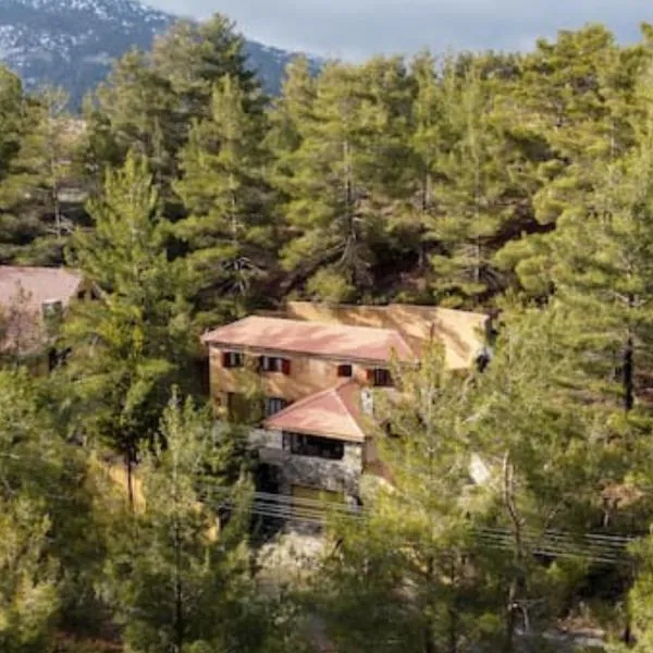 Kardama HideAway, hotel v destinaci Kato Amiandos