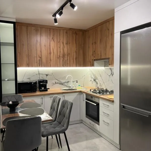 Wood Нова затишна 2-кімнатна квартира、テルノーピリのホテル