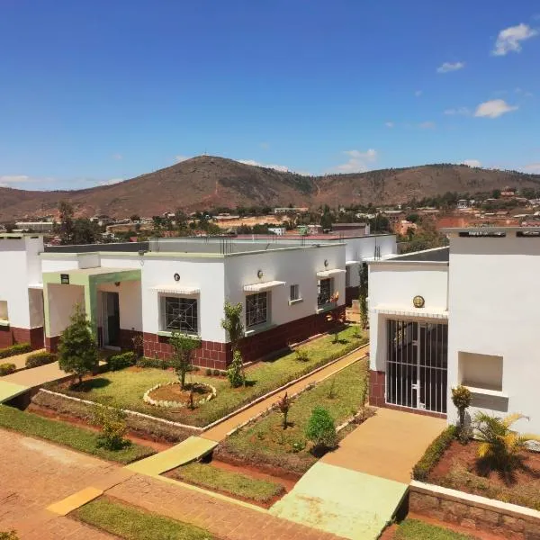 Antsaly Lodge، فندق في Anjomakely
