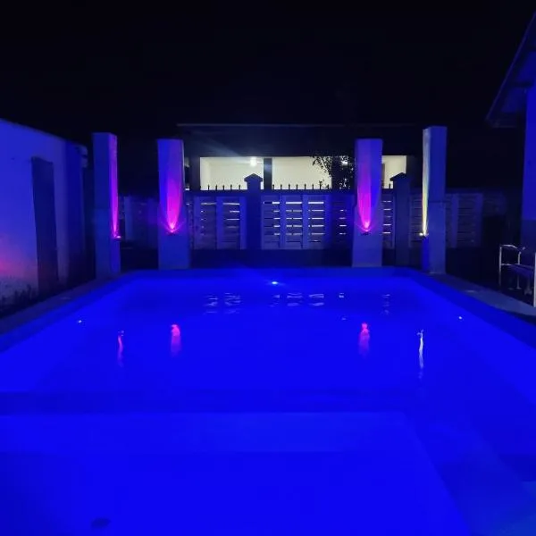 64 ZENJ HOUSE Luxury AIRPORT HOTEL, Hotel in Mbweni