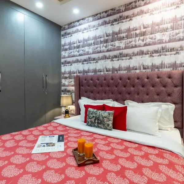 Homlee-Anupam 3BHK-Lift-Parking-Saket-Max Hospital, hotel in New Delhi