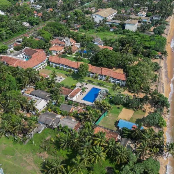 Hibiscus Beach Hotel & Villas, hotel in Kalutara