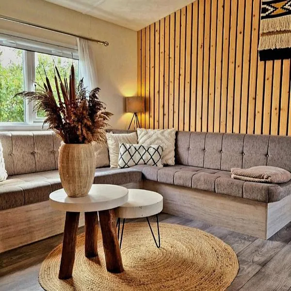 EnJoy Meer und See Ferienhaus -In Lauwersoog- 1-6 Pers- 3 Schlafzimmer- Frühes Einchecken ab 14 Uhr, hotel en Lauwersoog