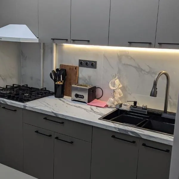 3 комн квартира в центре у Каныбека, hotel en Bishkek