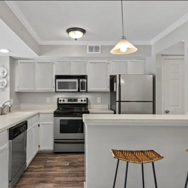 Charming 2 bed 2 bath condo in Sandestin Golf Cart Included!, hotel i Destin