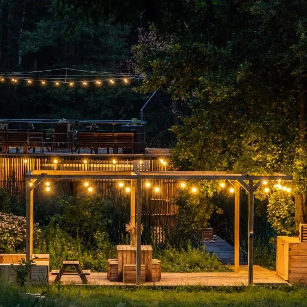 Water Hideout - Floating Villas in Wild Nature, hotel en Nowawieś Zbąska
