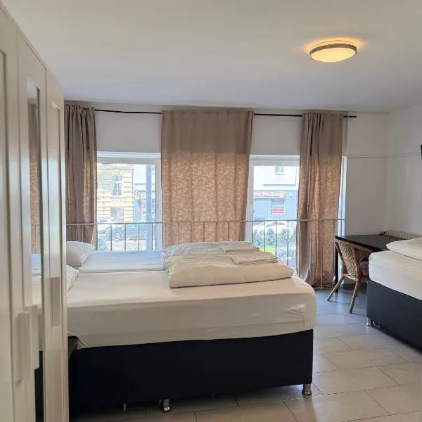 Hotel Garni Emir, ξενοδοχείο στην Κολωνία