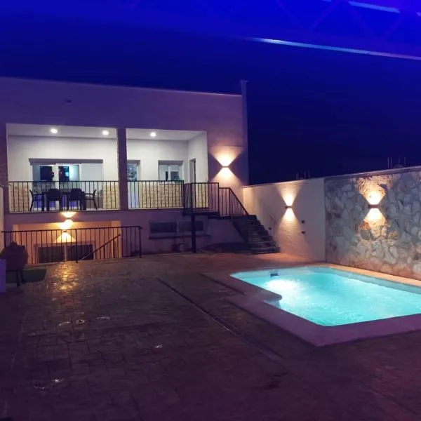 Casa Rural El Lucero Extremeño, hotel in Orellana la Vieja