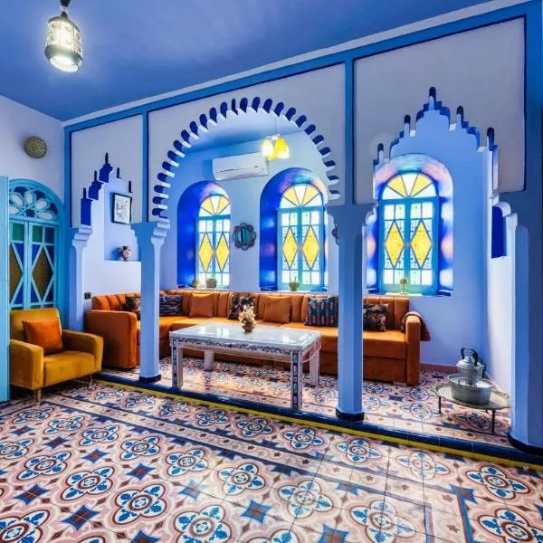 Splendid traditioanal house in the main square, hotel in Chefchaouene