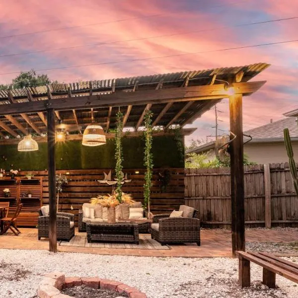 Upscale Ybor House with Outdoor Living Space, hotel in Tampa