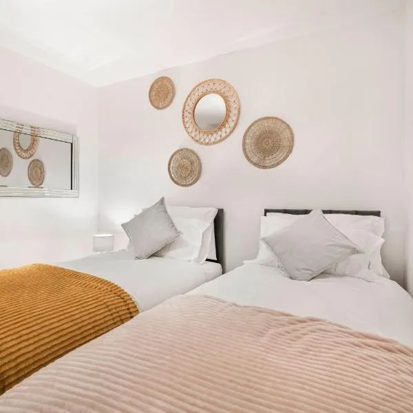Old Trafford Stay with Free Parking, hotel in Manchester