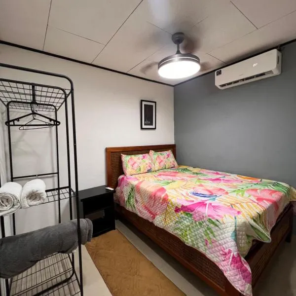 Apartamentos zohe, Hotel in La Herradura