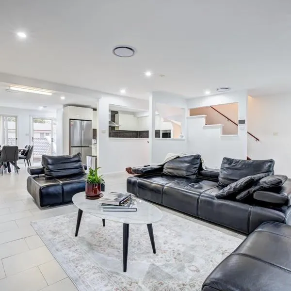 Lakeview Family Retreat Canberra Cozy Townhouse、Gungahlinのホテル