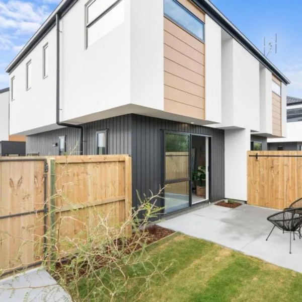 Brand New 3BR Home with Parking，位于基督城的酒店