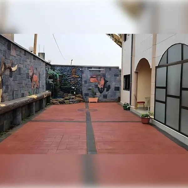 NEFAR PALACE HOTEL Plc，位于Bafoussam的酒店