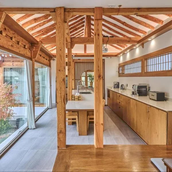 Hanok spa stay 소연정, hotel in Andong