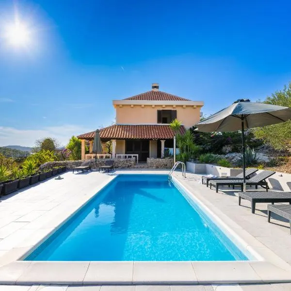 Villa Fortica, hotel in Milna