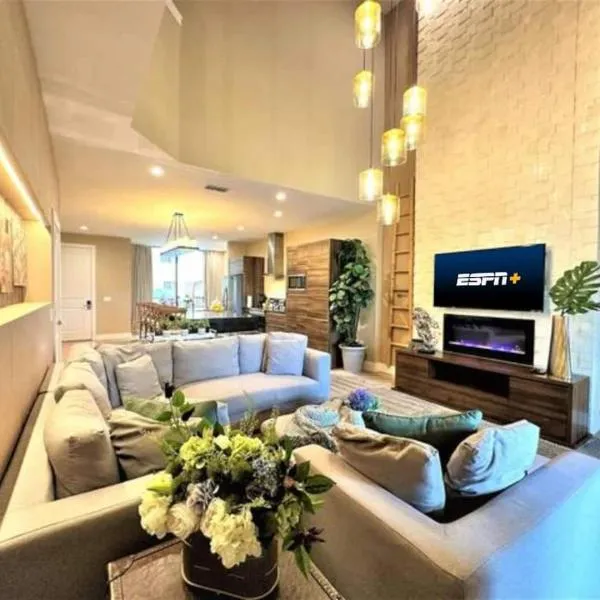 Sophisticated 4 En Suites w Private Hot Tub & BB, hotel v Orlandu