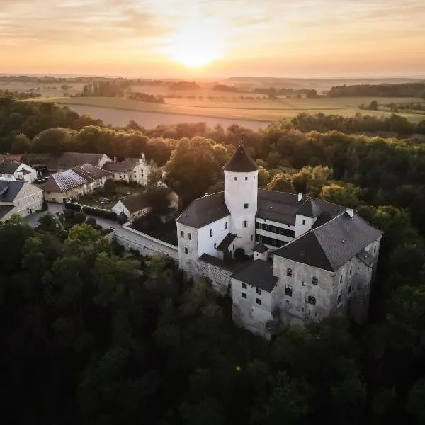 Hradní Ubytování, hotel v destinaci Hněvětice