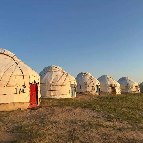 Khansar Family Yurt Camp, hotel v destinaci Elʼtay