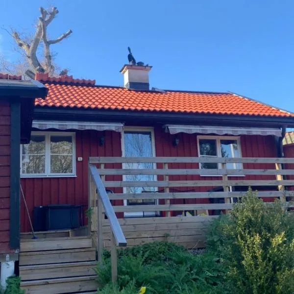 Archipelago cabin with sauna, fireplace & close to the ocean, hotell sihtkohas Ingarö