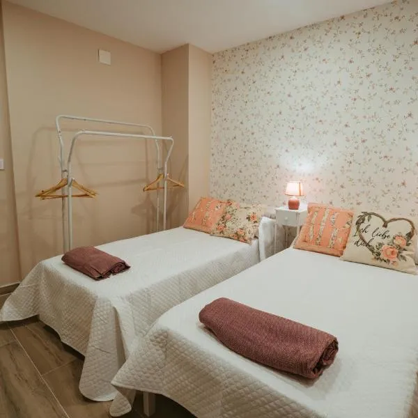 Hostel Albergue La Iglesia, hotel in Navarrete