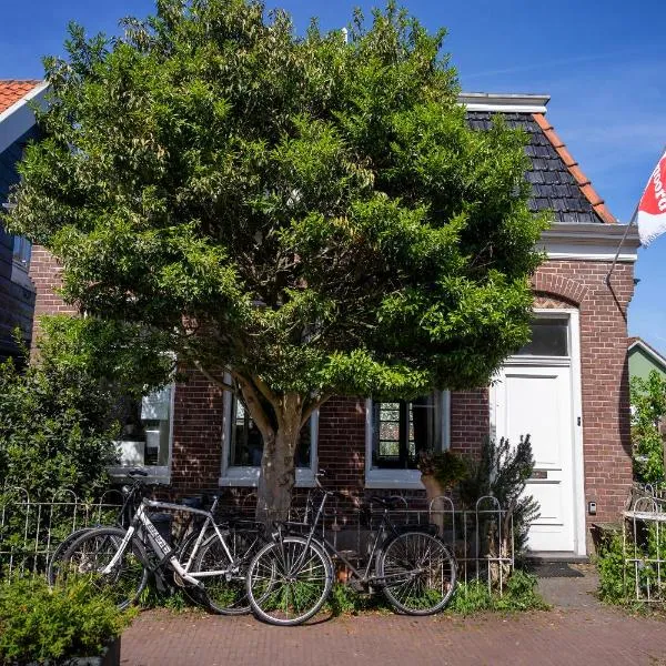 Your own floor in authentic picturesque dikehouse, hotel v destinaci Amsterdam