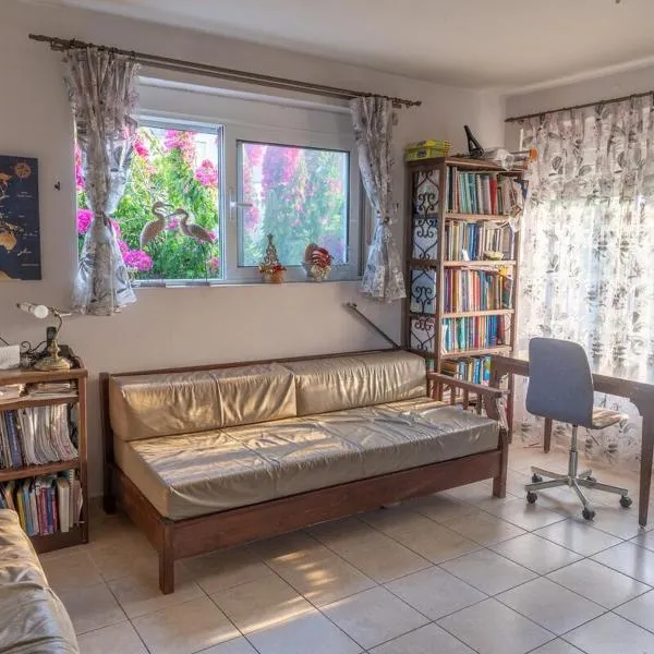 Private House, Peaceful Stylish Retreat Near Ialisos Beach, up to 5 Guests, Hotel in Ialyssos