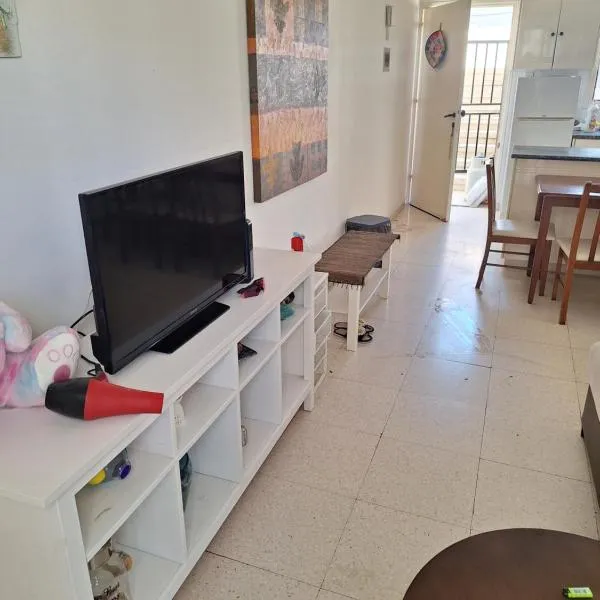 Easy 2 bedroom apartment, Makenzi beach, Hotel in Aglantzia