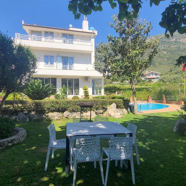 Entire Villa Elida, Tragjas