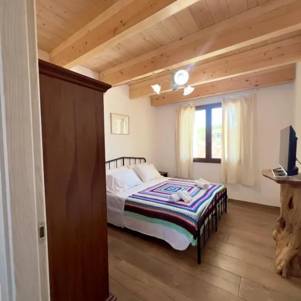 Casa vacanza Il Guardiano Delle Due Baie, hotel en Cala Sapone