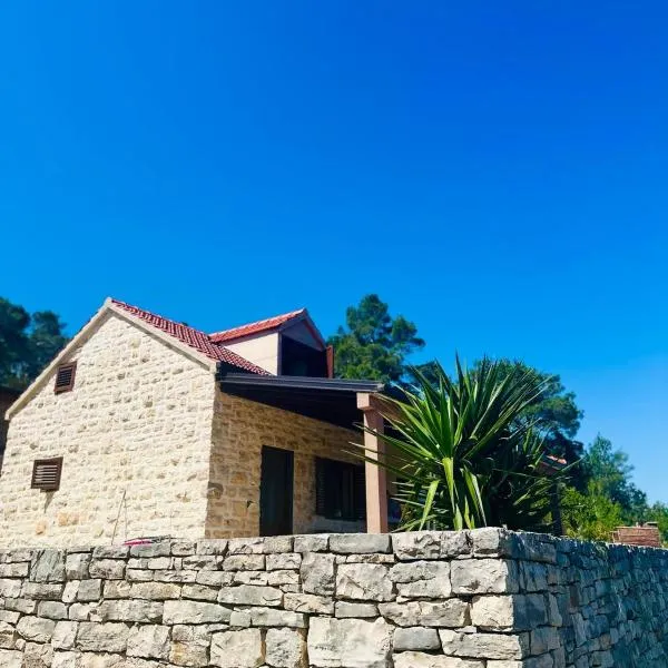 Milton holiday house, hotel in Blato
