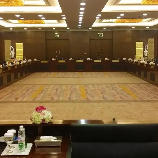 Crowne Plaza Kuwait Al Thuraya City by IHG: Kuveyt'te bir otel