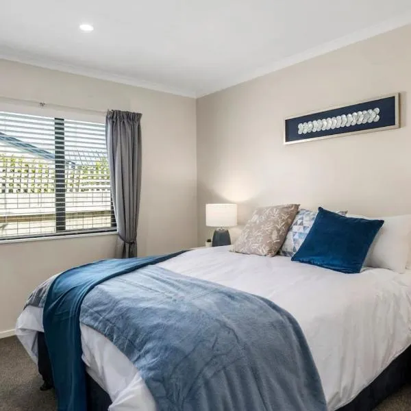 Logan House, Stylish Getaway With BBQ and Yard、タウポのホテル