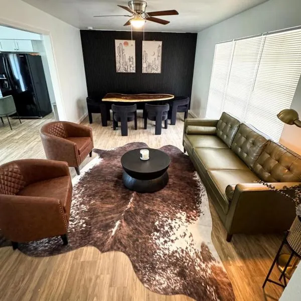 New Listing Beautiful Property family friendly, hotel in San Antonio