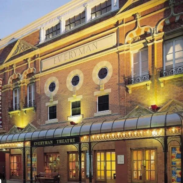 2 Double bedroom flat in the heart of cheltenham, hotel in Cheltenham