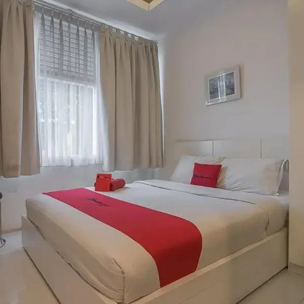 RedDoorz Plus near Parahyangan University, hotel in Bandung