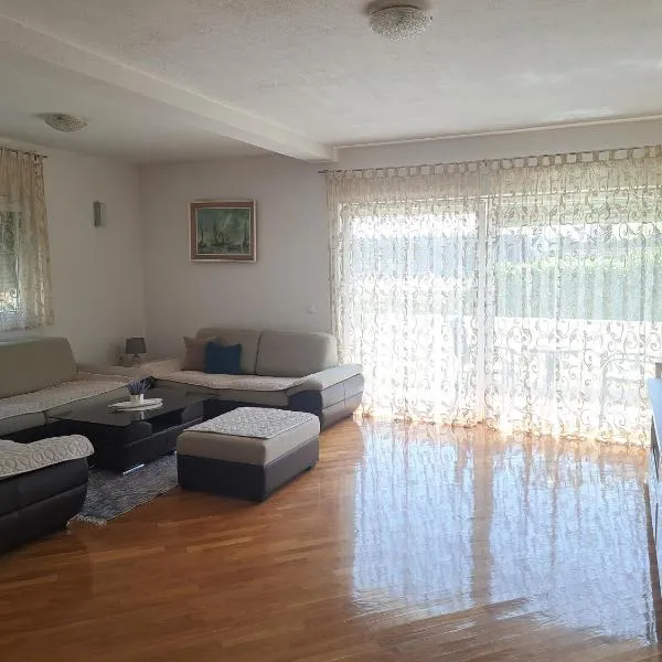 Apartman Vila Vita โรงแรมในชาพลินา