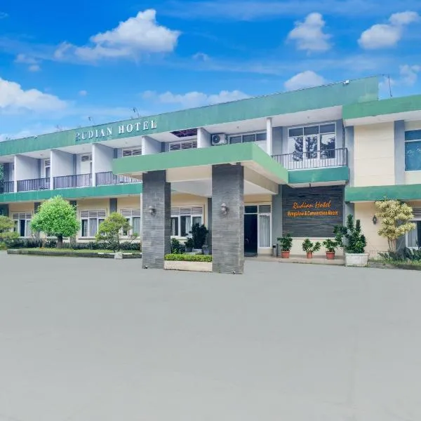 Dancenter Bogor near Taman Safari formerly Hotel Rudian 1, hotel v destinaci Brujul