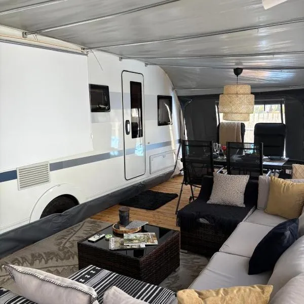 Przyczepa Coco Camp z klimatyzacją w Molo Surf, hotel v destinaci Jastarnia