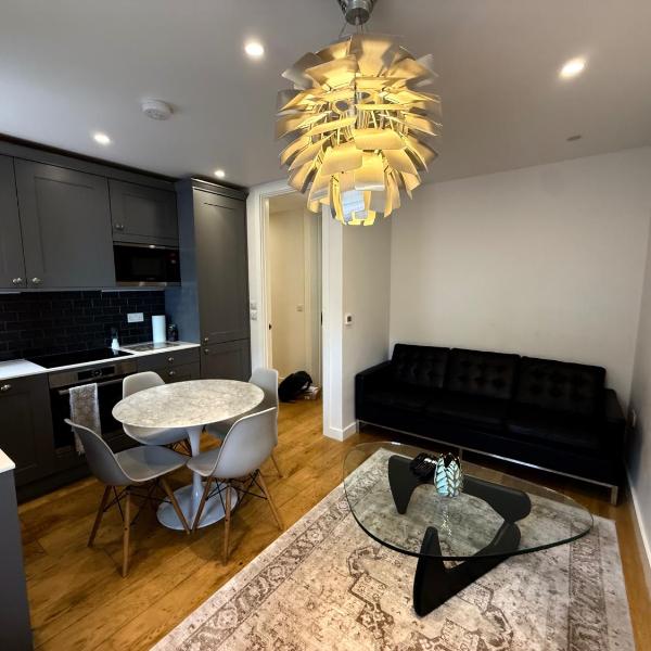 Covent Garden 2-Bed Apt Sleeps 6 4 Mins to Tube, Londýn