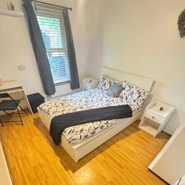 Bright & Cozy Double Room with great transport links, hotel in Hither Green