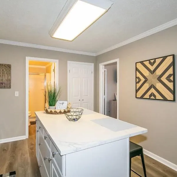 Downtown Condo - Walk to Mercedes Stadium and Coca, hotel en Atlanta