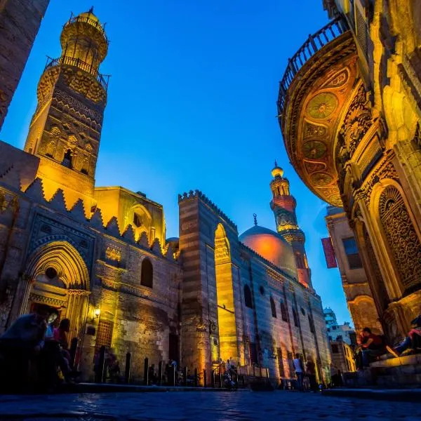 Exceptional Apartment in the Heart of Historic Cairo, Al-Muizz Street, Downtown, hotel v Káhiře