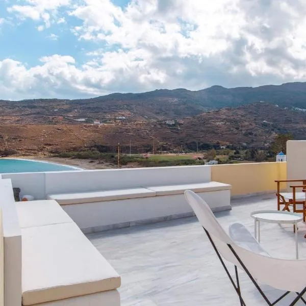 Traditional two floor house 75m2, hotel v destinaci Ándros