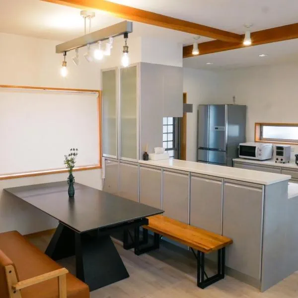 Vacation House YOKOMBO ANNEX, hotel in Naoshima