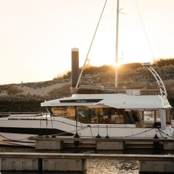 Yacht by Strandhotel - hotel service & wellness, ξενοδοχείο σε Cadzand