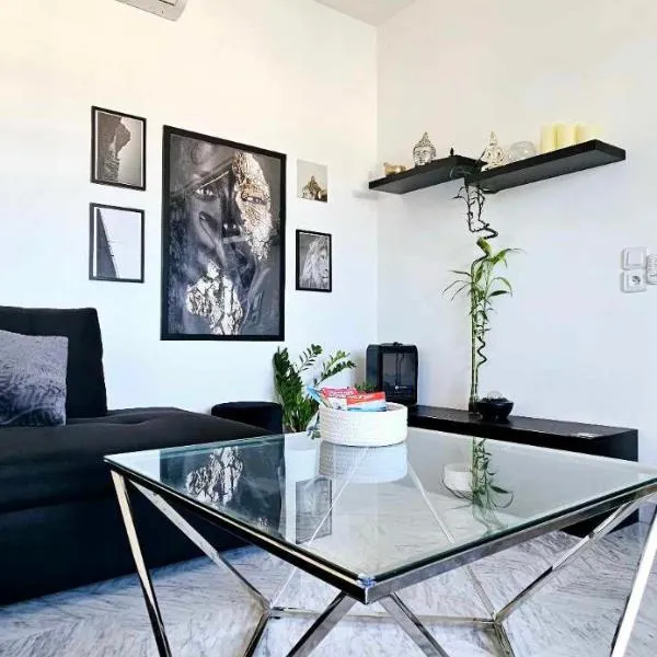 Top Floor with Sea View, Clim and Veranda, hôtel à Nice