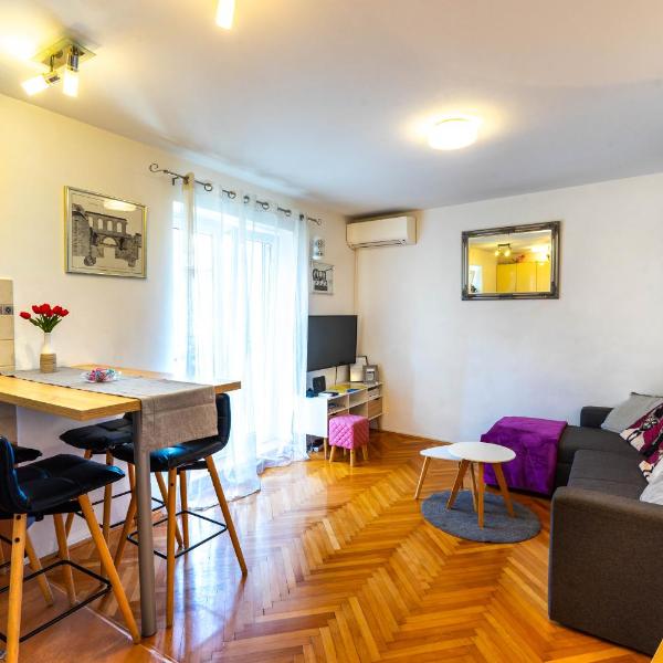 Apartment Dumaneo Art - Two Bedroom Apartment, Split